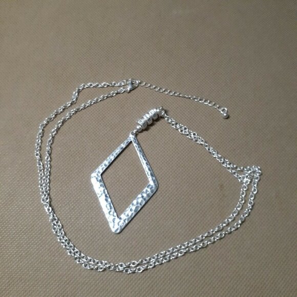 Necklace Chain Silver-Tone with Large Diamond Shape Hammered Metal Pendant - Picture 3 of 8